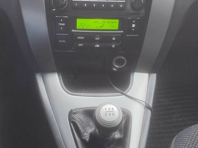 Чорний Хендай Туксон, об'ємом двигуна 2 л та пробігом 214 тис. км за 6000 $, фото 4 на Automoto.ua