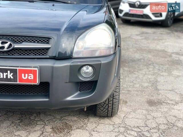 Черный Хендай Туксон, объемом двигателя 2 л и пробегом 117 тыс. км за 7990 $, фото 9 на Automoto.ua
