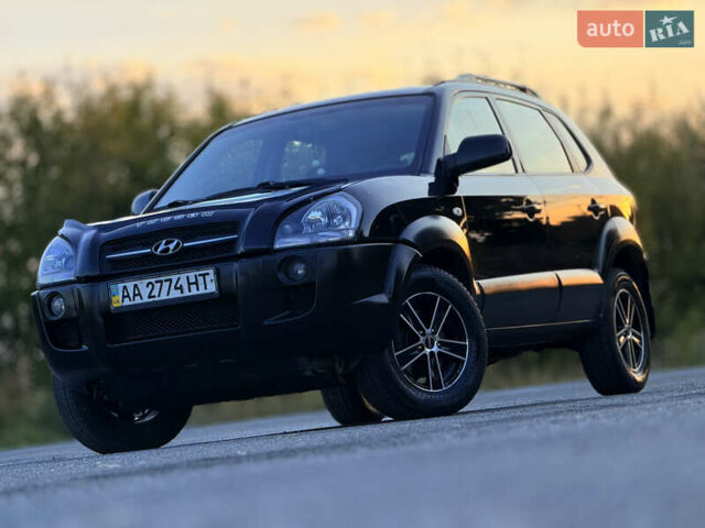 Черный Хендай Туксон, объемом двигателя 2 л и пробегом 250 тыс. км за 7600 $, фото 7 на Automoto.ua