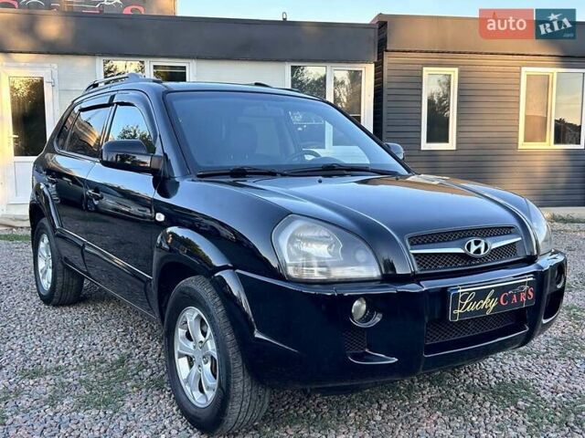 Черный Хендай Туксон, объемом двигателя 2 л и пробегом 230 тыс. км за 7500 $, фото 2 на Automoto.ua