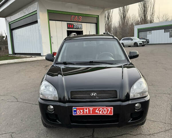 Черный Хендай Туксон, объемом двигателя 2 л и пробегом 210 тыс. км за 7850 $, фото 6 на Automoto.ua