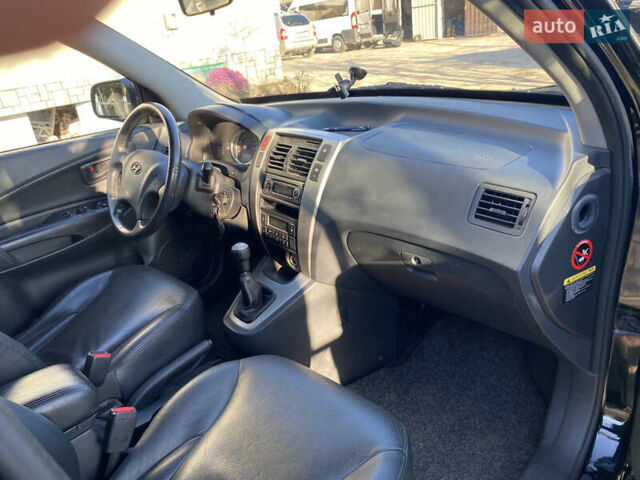 Черный Хендай Туксон, объемом двигателя 2 л и пробегом 149 тыс. км за 8250 $, фото 6 на Automoto.ua