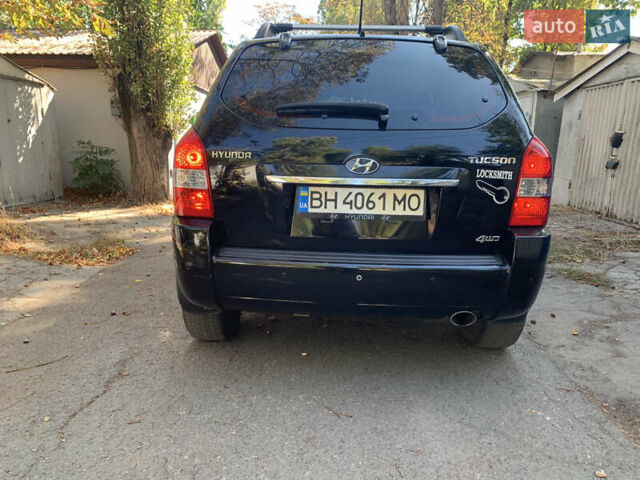 Черный Хендай Туксон, объемом двигателя 1.98 л и пробегом 260 тыс. км за 7777 $, фото 4 на Automoto.ua