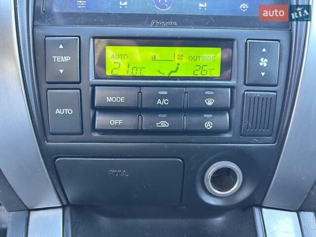 Черный Хендай Туксон, объемом двигателя 2 л и пробегом 230 тыс. км за 7500 $, фото 21 на Automoto.ua