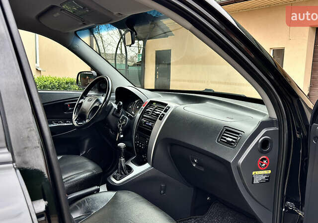 Чорний Хендай Туксон, об'ємом двигуна 2 л та пробігом 182 тис. км за 8299 $, фото 60 на Automoto.ua