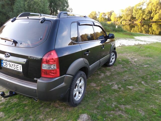 Черный Хендай Туксон, объемом двигателя 2 л и пробегом 162 тыс. км за 8500 $, фото 14 на Automoto.ua