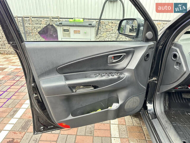 Чорний Хендай Туксон, об'ємом двигуна 2.66 л та пробігом 395 тис. км за 9950 $, фото 25 на Automoto.ua