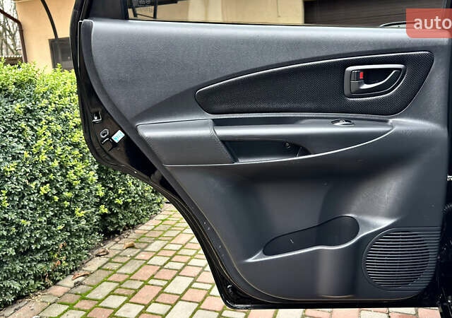 Чорний Хендай Туксон, об'ємом двигуна 2 л та пробігом 182 тис. км за 8299 $, фото 32 на Automoto.ua