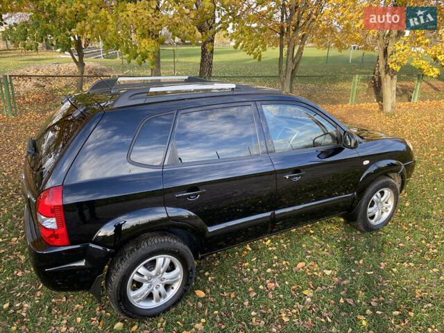 Хендай Туксон 2008 у Рівному на Automoto.ua Чорний Хендай Туксон, об'ємом двигуна 2 л та пробігом 165 тис. км за 7800 $, фото 4 на Automoto.ua
