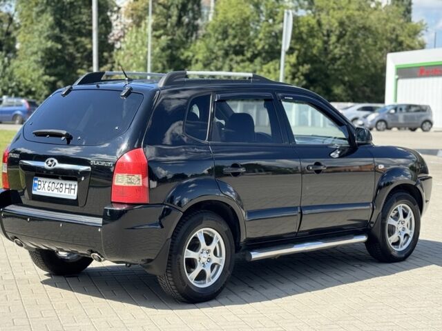 Черный Хендай Туксон, объемом двигателя 2 л и пробегом 283 тыс. км за 7800 $, фото 3 на Automoto.ua