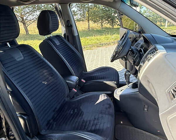 Хендай Туксон 2008 в Радехове на Automoto.ua Черный Хендай Туксон, объемом двигателя 1.98 л и пробегом 370 тыс. км за 7350 $, фото 85 на Automoto.ua