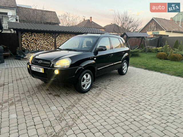 Черный Хендай Туксон, объемом двигателя 2 л и пробегом 276 тыс. км за 7450 $, фото 2 на Automoto.ua