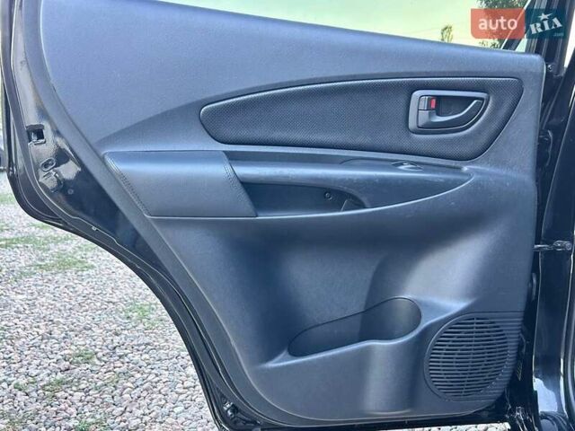 Черный Хендай Туксон, объемом двигателя 2 л и пробегом 230 тыс. км за 7500 $, фото 25 на Automoto.ua