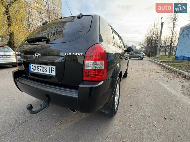 Черный Хендай Туксон, объемом двигателя 1.98 л и пробегом 196 тыс. км за 7999 $, фото 7 на Automoto.ua