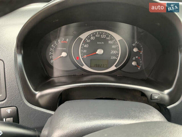 Черный Хендай Туксон, объемом двигателя 2 л и пробегом 198 тыс. км за 7500 $, фото 9 на Automoto.ua