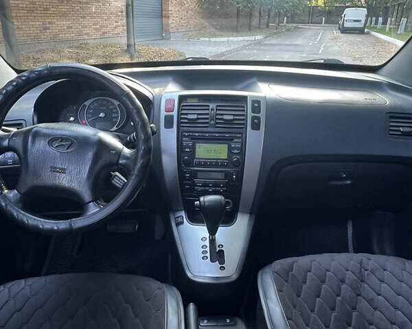 Черный Хендай Туксон, объемом двигателя 2.66 л и пробегом 256 тыс. км за 7600 $, фото 4 на Automoto.ua