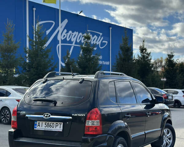 Черный Хендай Туксон, объемом двигателя 2 л и пробегом 300 тыс. км за 8300 $, фото 11 на Automoto.ua