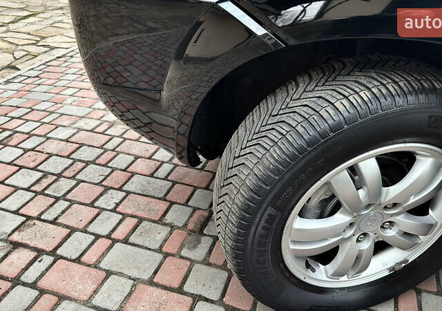 Чорний Хендай Туксон, об'ємом двигуна 2 л та пробігом 182 тис. км за 8299 $, фото 85 на Automoto.ua