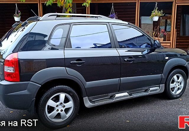 Чорний Хендай Туксон, об'ємом двигуна 2 л та пробігом 188 тис. км за 8800 $, фото 4 на Automoto.ua