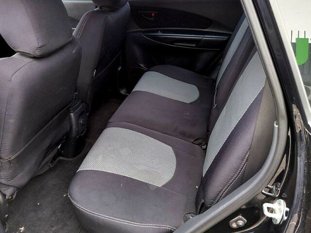 Чорний Хендай Туксон, об'ємом двигуна 2 л та пробігом 106 тис. км за 8350 $, фото 5 на Automoto.ua