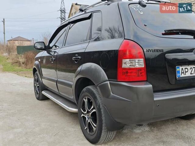 Черный Хендай Туксон, объемом двигателя 2 л и пробегом 182 тыс. км за 9000 $, фото 2 на Automoto.ua
