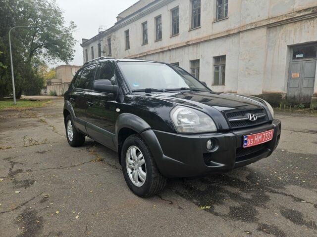 Чорний Хендай Туксон, об'ємом двигуна 2 л та пробігом 186 тис. км за 8300 $, фото 3 на Automoto.ua