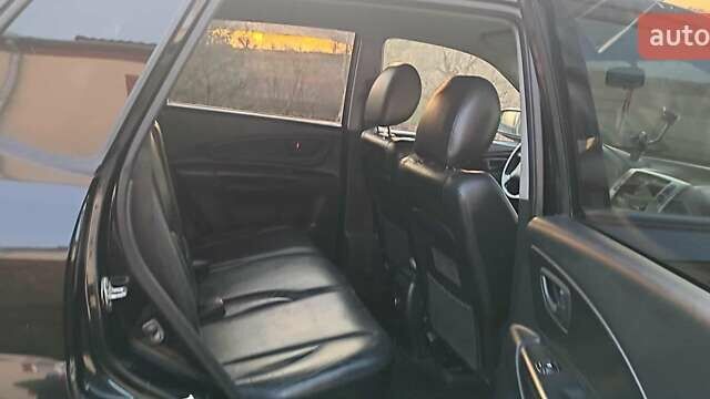 Черный Хендай Туксон, объемом двигателя 1.99 л и пробегом 203 тыс. км за 8000 $, фото 4 на Automoto.ua