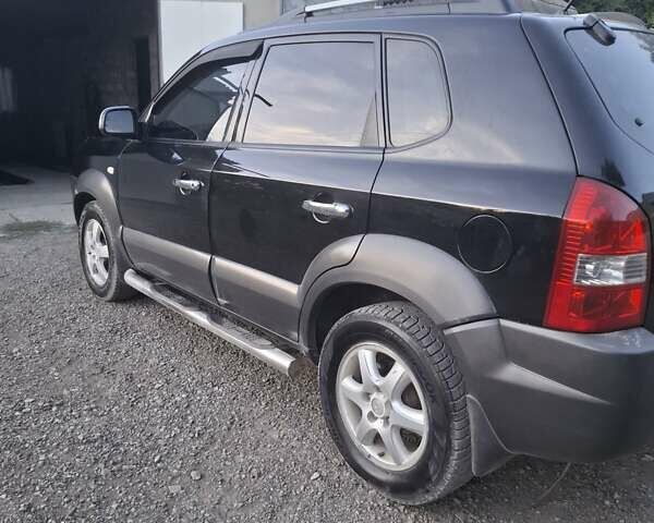 Черный Хендай Туксон, объемом двигателя 2 л и пробегом 197 тыс. км за 8000 $, фото 10 на Automoto.ua