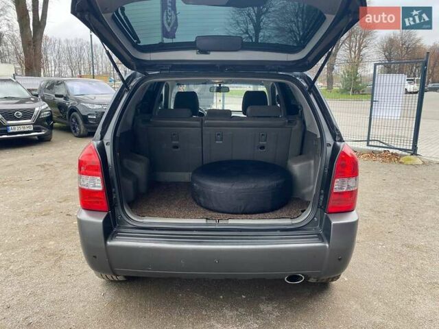 Чорний Хендай Туксон, об'ємом двигуна 1.98 л та пробігом 176 тис. км за 8500 $, фото 18 на Automoto.ua