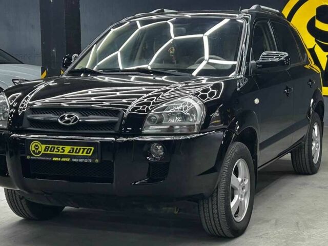 Черный Хендай Туксон, объемом двигателя 2 л и пробегом 224 тыс. км за 7800 $, фото 2 на Automoto.ua