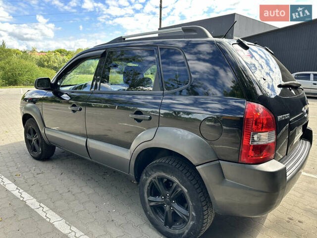 Чорний Хендай Туксон, об'ємом двигуна 1.98 л та пробігом 279 тис. км за 8200 $, фото 1 на Automoto.ua