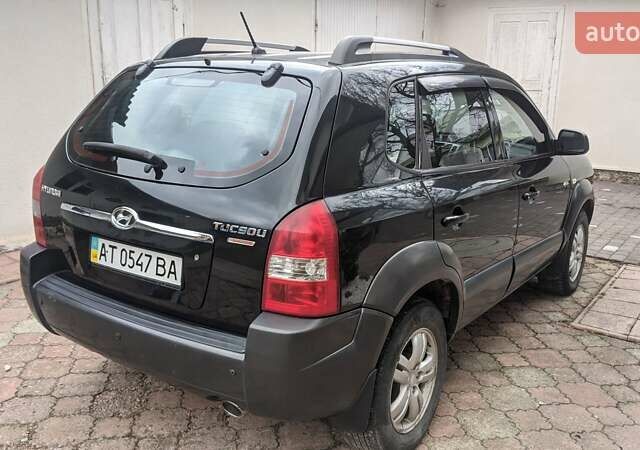Черный Хендай Туксон, объемом двигателя 2 л и пробегом 163 тыс. км за 8100 $, фото 9 на Automoto.ua