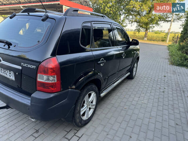 Черный Хендай Туксон, объемом двигателя 2 л и пробегом 290 тыс. км за 5400 $, фото 4 на Automoto.ua
