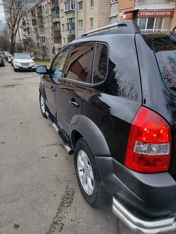 Черный Хендай Туксон, объемом двигателя 2.66 л и пробегом 311 тыс. км за 7200 $, фото 4 на Automoto.ua