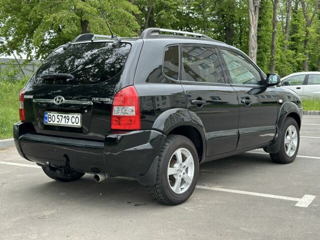 Черный Хендай Туксон, объемом двигателя 2 л и пробегом 233 тыс. км за 7500 $, фото 4 на Automoto.ua