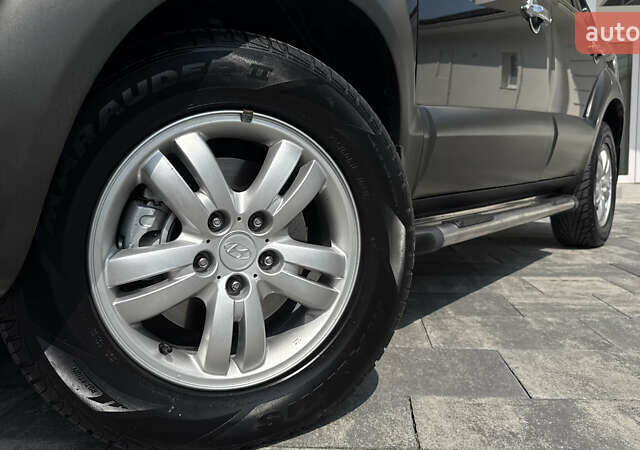Черный Хендай Туксон, объемом двигателя 2 л и пробегом 67 тыс. км за 9999 $, фото 16 на Automoto.ua