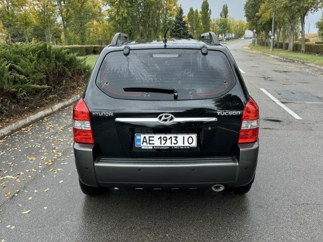 Чорний Хендай Туксон, об'ємом двигуна 2 л та пробігом 168 тис. км за 8200 $, фото 6 на Automoto.ua