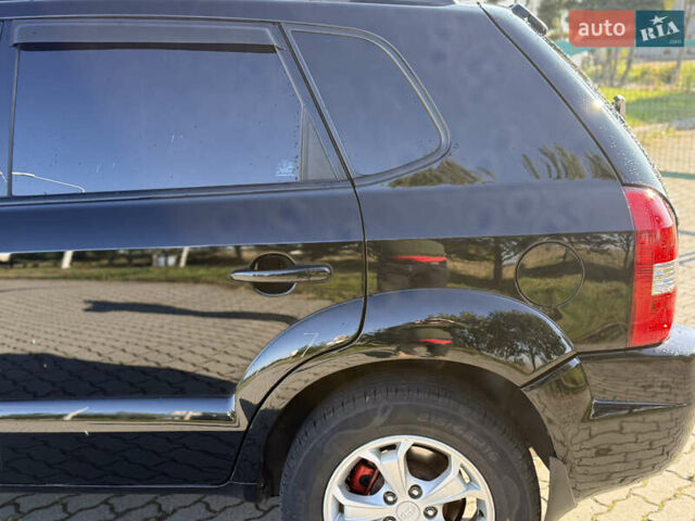 Хендай Туксон 2008 в Радехове на Automoto.ua Черный Хендай Туксон, объемом двигателя 1.98 л и пробегом 370 тыс. км за 7350 $, фото 29 на Automoto.ua
