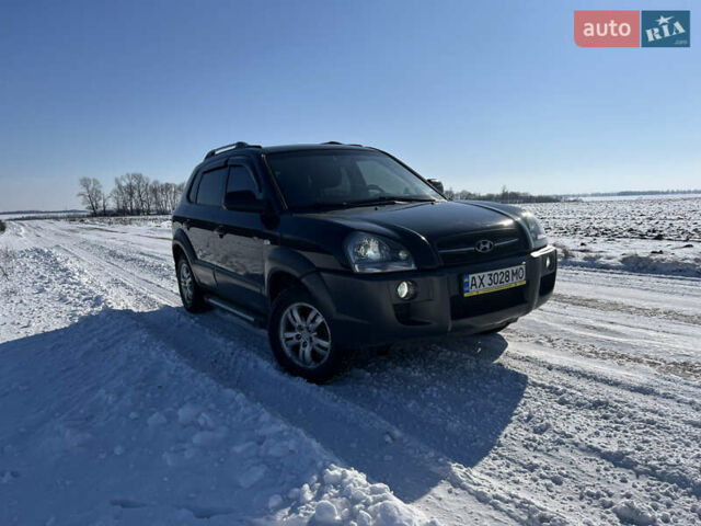 Черный Хендай Туксон, объемом двигателя 2 л и пробегом 218 тыс. км за 8600 $, фото 3 на Automoto.ua