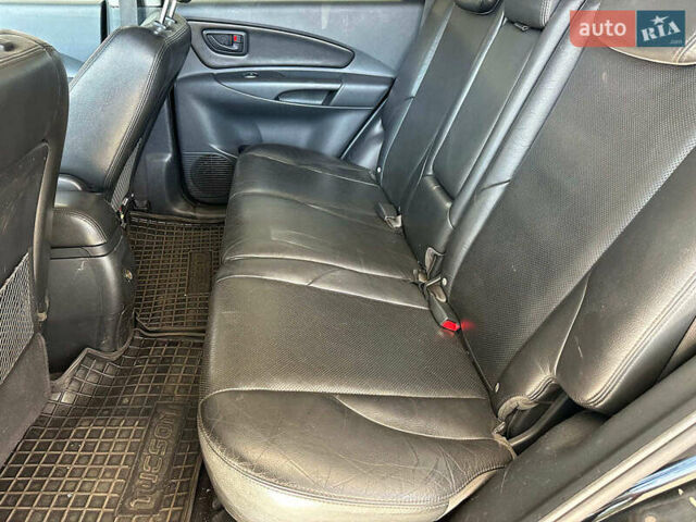 Черный Хендай Туксон, объемом двигателя 2.7 л и пробегом 158 тыс. км за 7940 $, фото 11 на Automoto.ua