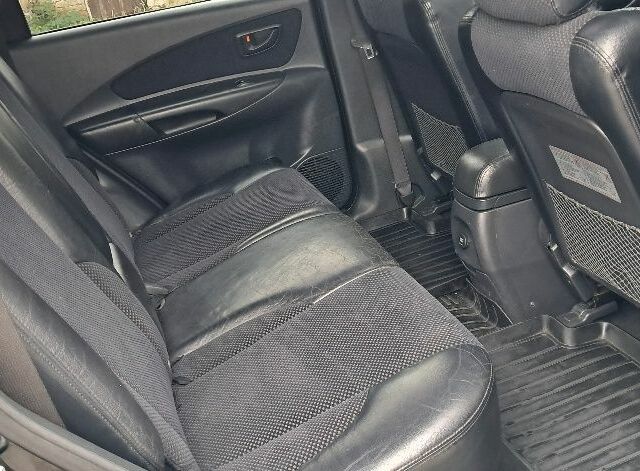 Черный Хендай Туксон, объемом двигателя 2 л и пробегом 270 тыс. км за 8300 $, фото 7 на Automoto.ua