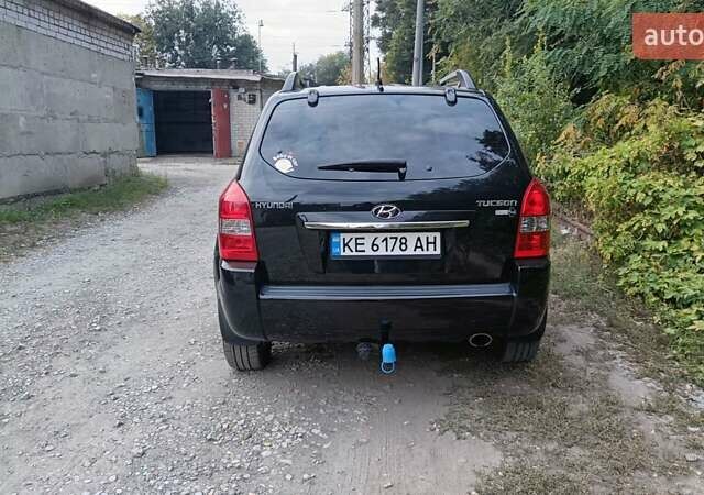 Черный Хендай Туксон, объемом двигателя 1.98 л и пробегом 235 тыс. км за 7500 $, фото 4 на Automoto.ua