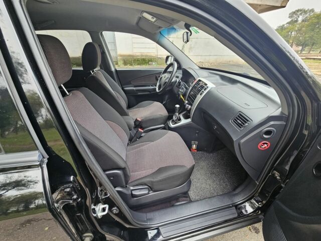 Чорний Хендай Туксон, об'ємом двигуна 2 л та пробігом 186 тис. км за 8300 $, фото 15 на Automoto.ua