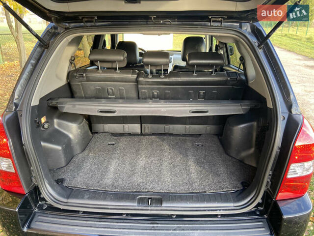 Хендай Туксон 2008 у Рівному на Automoto.ua Чорний Хендай Туксон, об'ємом двигуна 2 л та пробігом 165 тис. км за 7800 $, фото 8 на Automoto.ua