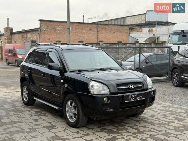 Чорний Хендай Туксон, об'ємом двигуна 2 л та пробігом 240 тис. км за 6888 $, фото 5 на Automoto.ua