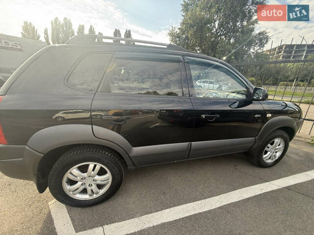 Черный Хендай Туксон, объемом двигателя 2 л и пробегом 218 тыс. км за 6700 $, фото 4 на Automoto.ua