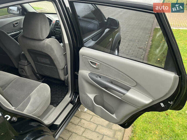 Черный Хендай Туксон, объемом двигателя 2 л и пробегом 107 тыс. км за 8900 $, фото 28 на Automoto.ua