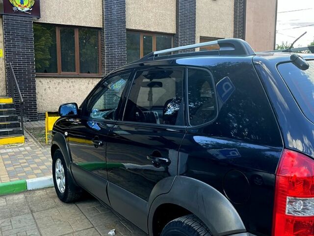 Черный Хендай Туксон, объемом двигателя 2 л и пробегом 151 тыс. км за 9000 $, фото 2 на Automoto.ua