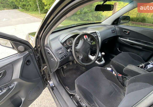 Чорний Хендай Туксон, об'ємом двигуна 2 л та пробігом 201 тис. км за 7800 $, фото 6 на Automoto.ua