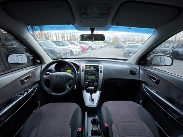 Чорний Хендай Туксон, об'ємом двигуна 2 л та пробігом 110 тис. км за 8750 $, фото 15 на Automoto.ua